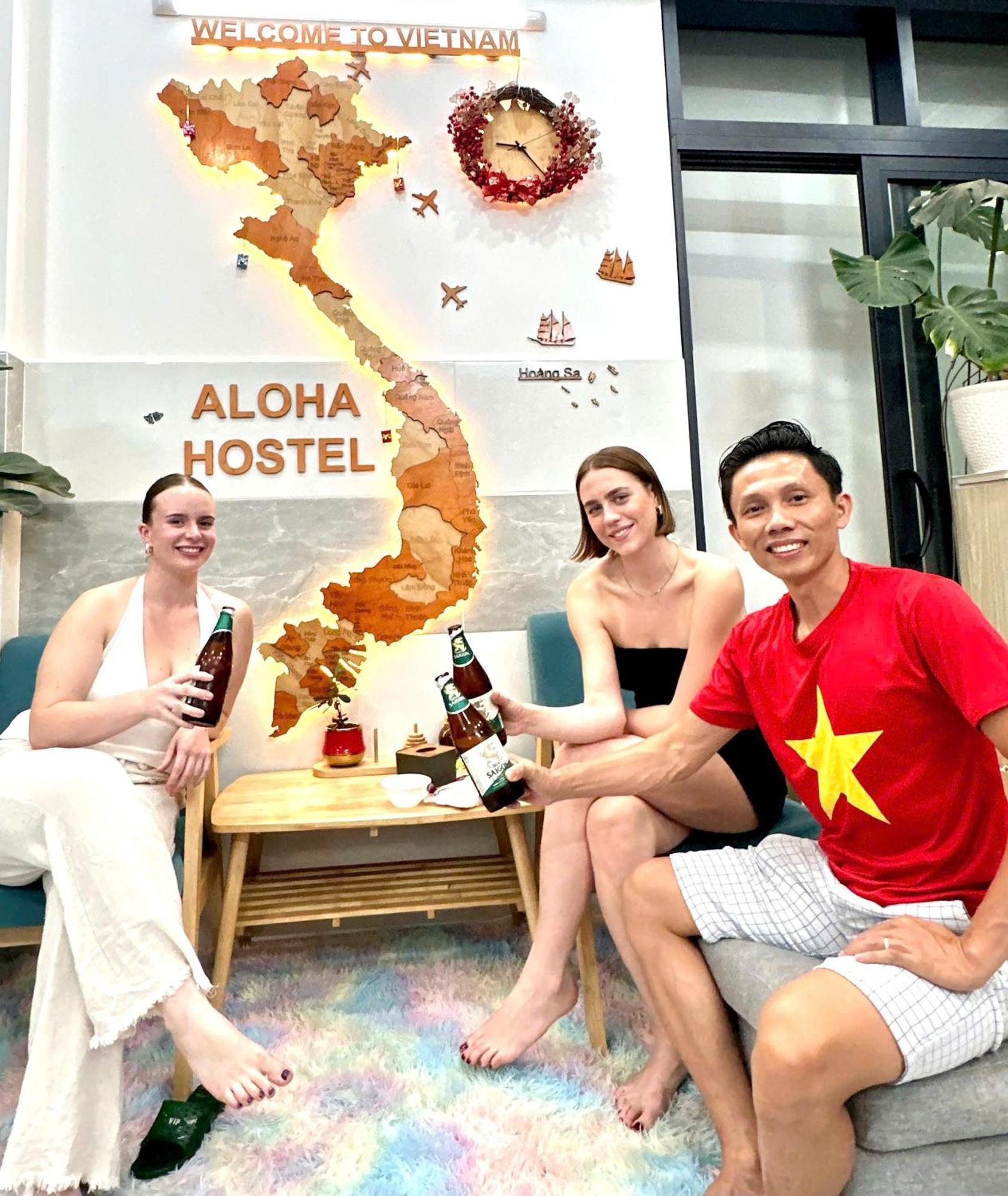 הו צ'י מין סיטי Aloha Saigon Premium Hostel By Local Travel Experts - Newly Opened, Less-Touristy Location, Spacious Rooms, Glass Shower Bathroom, Free Breakfast & Walking Tour מראה חיצוני תמונה