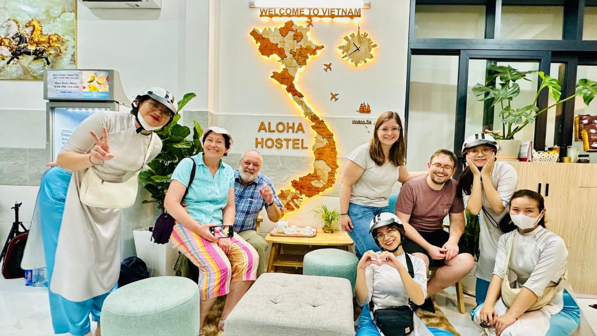 הו צ'י מין סיטי Aloha Saigon Premium Hostel By Local Travel Experts - Newly Opened, Less-Touristy Location, Spacious Rooms, Glass Shower Bathroom, Free Breakfast & Walking Tour מראה חיצוני תמונה