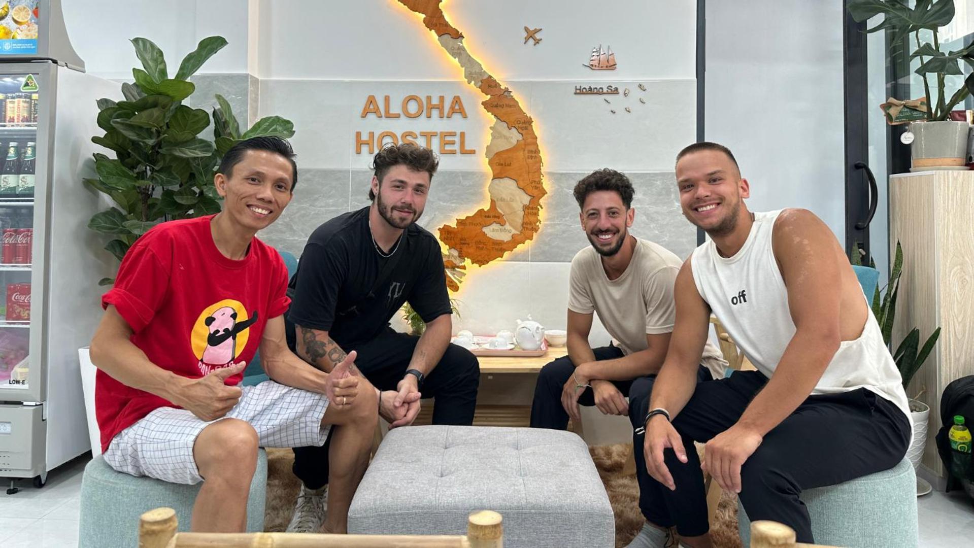 הו צ'י מין סיטי Aloha Saigon Premium Hostel By Local Travel Experts - Newly Opened, Less-Touristy Location, Spacious Rooms, Glass Shower Bathroom, Free Breakfast & Walking Tour מראה חיצוני תמונה
