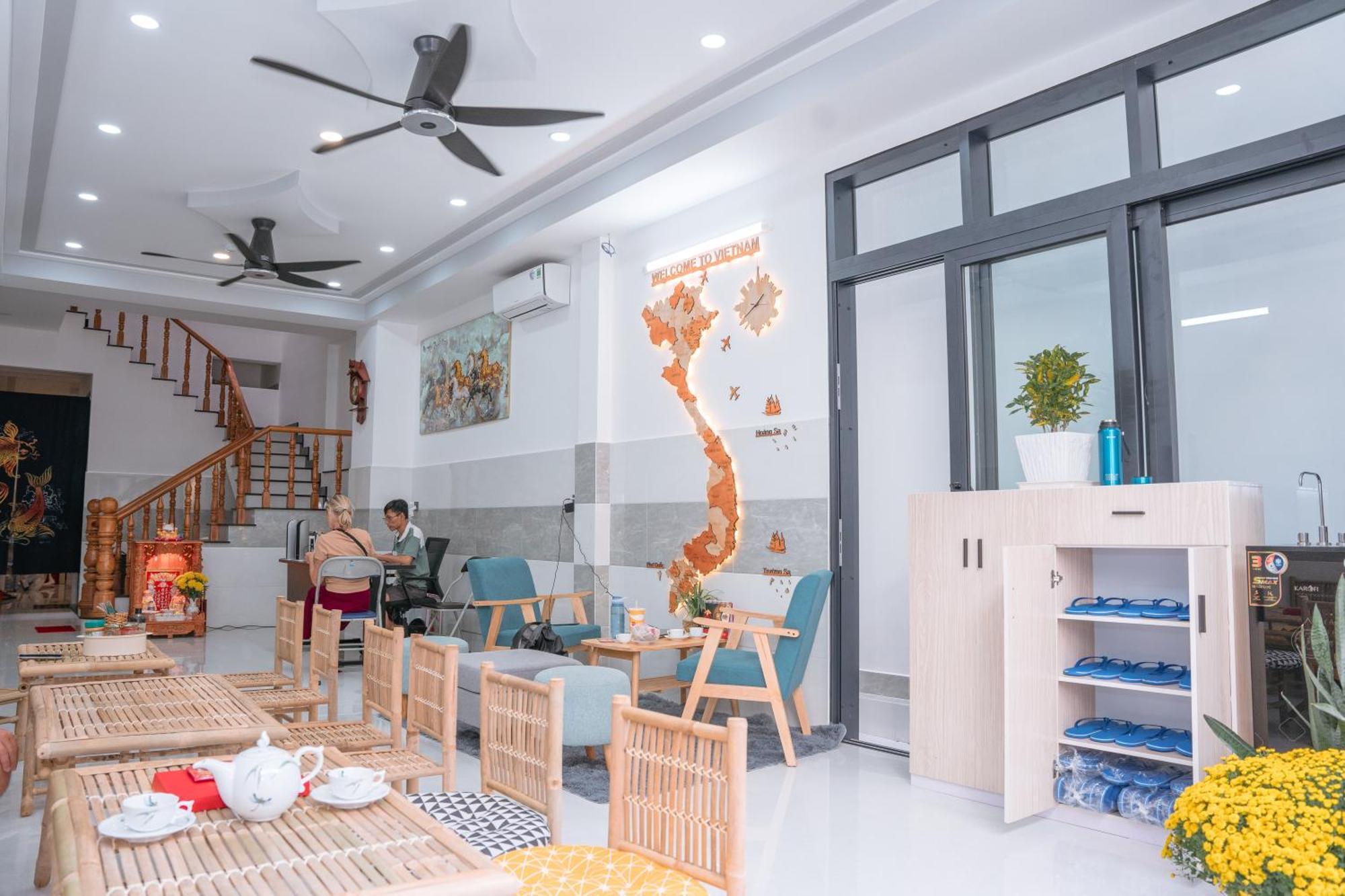 הו צ'י מין סיטי Aloha Saigon Premium Hostel By Local Travel Experts - Newly Opened, Less-Touristy Location, Spacious Rooms, Glass Shower Bathroom, Free Breakfast & Walking Tour מראה חיצוני תמונה
