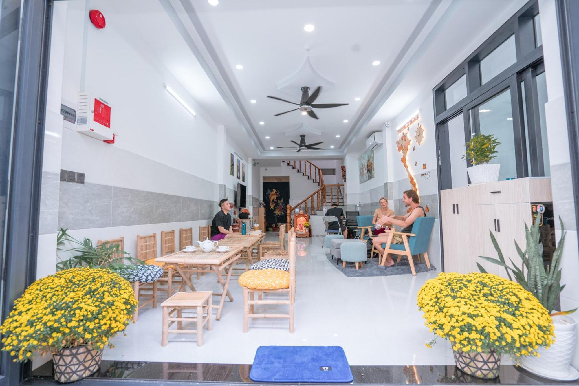 הו צ'י מין סיטי Aloha Saigon Premium Hostel By Local Travel Experts - Newly Opened, Less-Touristy Location, Spacious Rooms, Glass Shower Bathroom, Free Breakfast & Walking Tour מראה חיצוני תמונה