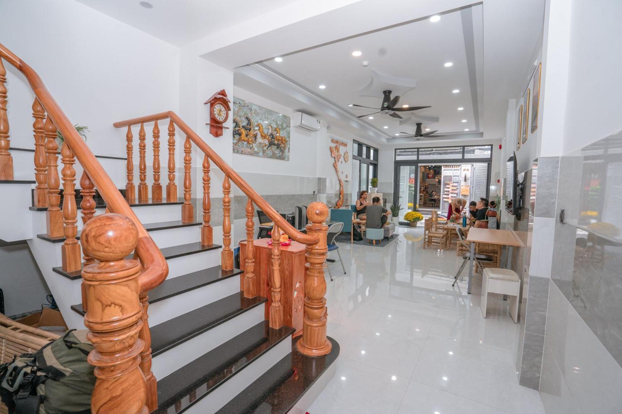 הו צ'י מין סיטי Aloha Saigon Premium Hostel By Local Travel Experts - Newly Opened, Less-Touristy Location, Spacious Rooms, Glass Shower Bathroom, Free Breakfast & Walking Tour מראה חיצוני תמונה