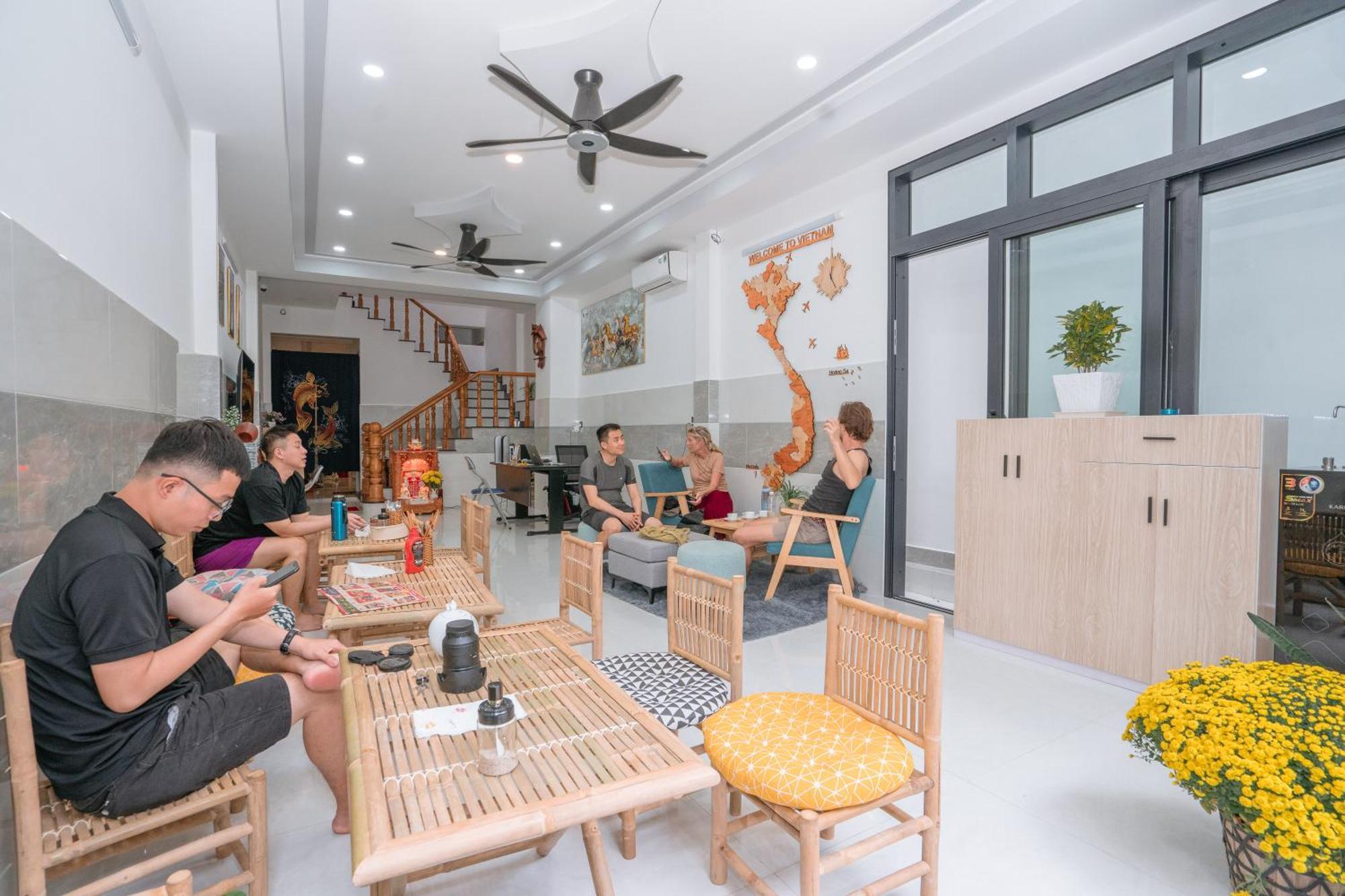 הו צ'י מין סיטי Aloha Saigon Premium Hostel By Local Travel Experts - Newly Opened, Less-Touristy Location, Spacious Rooms, Glass Shower Bathroom, Free Breakfast & Walking Tour מראה חיצוני תמונה
