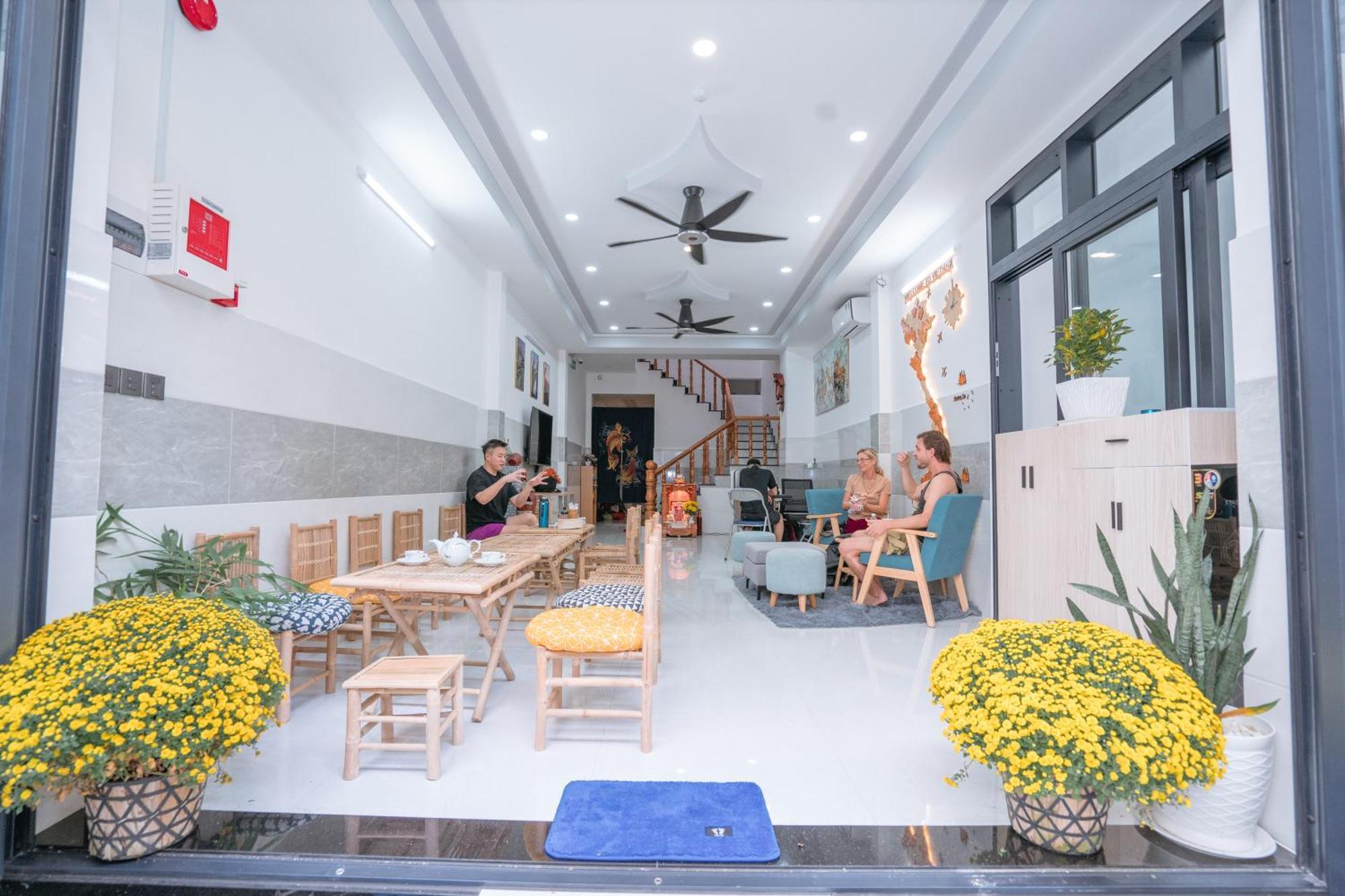 הו צ'י מין סיטי Aloha Saigon Premium Hostel By Local Travel Experts - Newly Opened, Less-Touristy Location, Spacious Rooms, Glass Shower Bathroom, Free Breakfast & Walking Tour מראה חיצוני תמונה