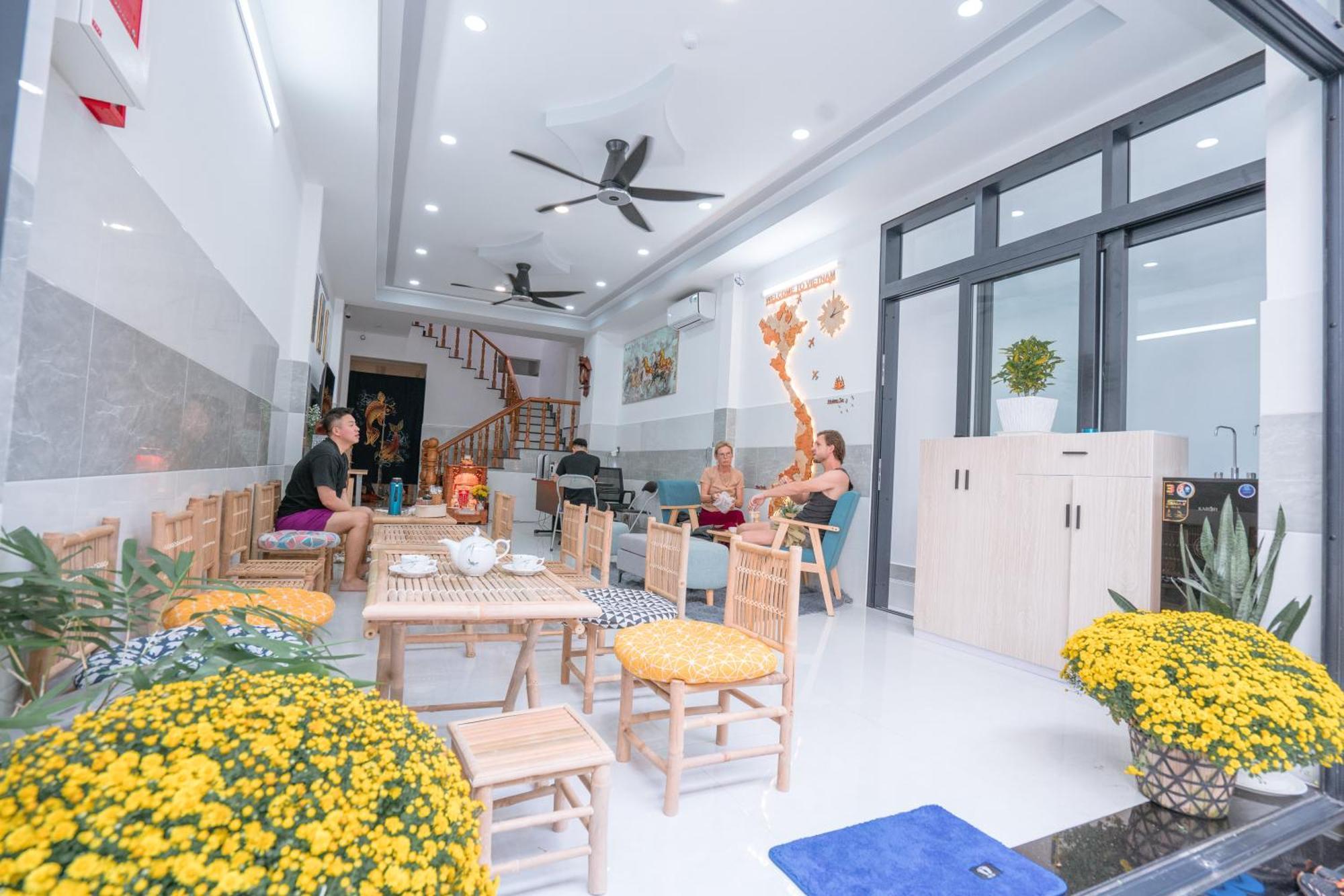 הו צ'י מין סיטי Aloha Saigon Premium Hostel By Local Travel Experts - Newly Opened, Less-Touristy Location, Spacious Rooms, Glass Shower Bathroom, Free Breakfast & Walking Tour מראה חיצוני תמונה