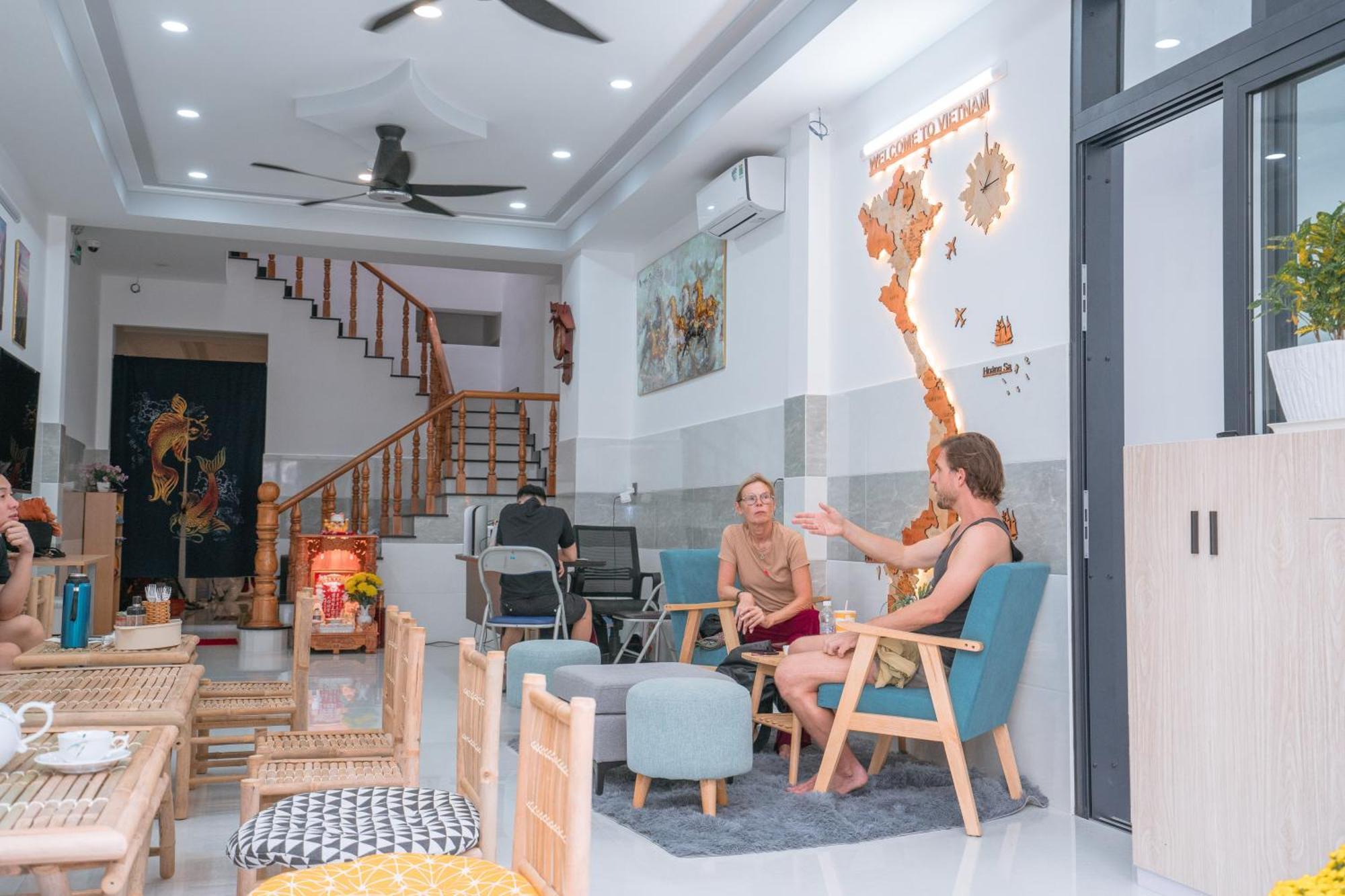 הו צ'י מין סיטי Aloha Saigon Premium Hostel By Local Travel Experts - Newly Opened, Less-Touristy Location, Spacious Rooms, Glass Shower Bathroom, Free Breakfast & Walking Tour מראה חיצוני תמונה