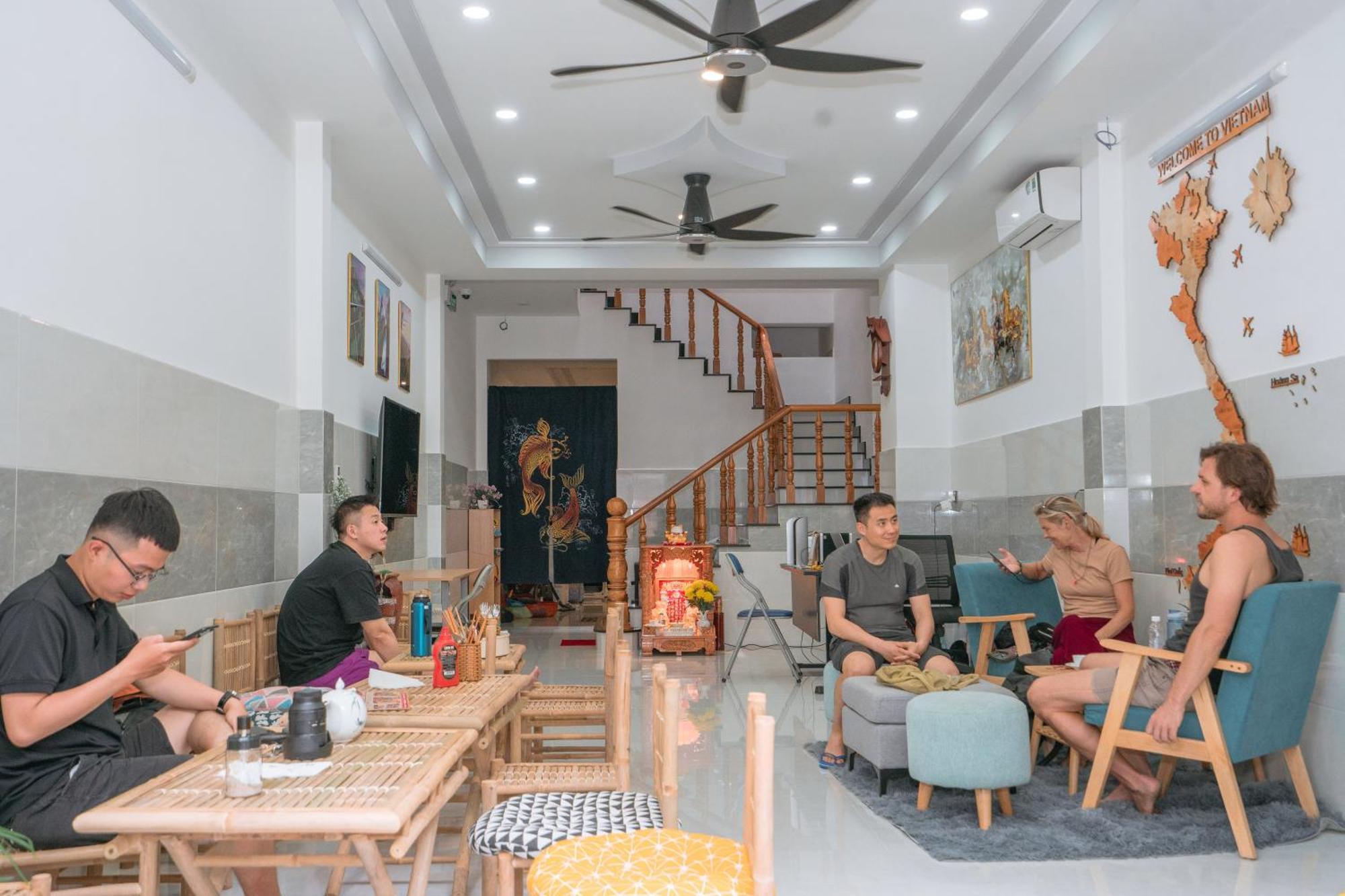 הו צ'י מין סיטי Aloha Saigon Premium Hostel By Local Travel Experts - Newly Opened, Less-Touristy Location, Spacious Rooms, Glass Shower Bathroom, Free Breakfast & Walking Tour מראה חיצוני תמונה
