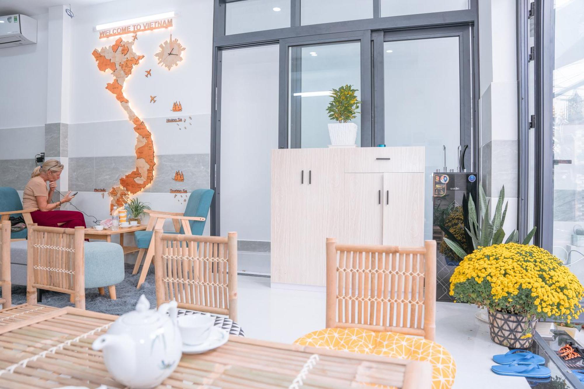 הו צ'י מין סיטי Aloha Saigon Premium Hostel By Local Travel Experts - Newly Opened, Less-Touristy Location, Spacious Rooms, Glass Shower Bathroom, Free Breakfast & Walking Tour מראה חיצוני תמונה