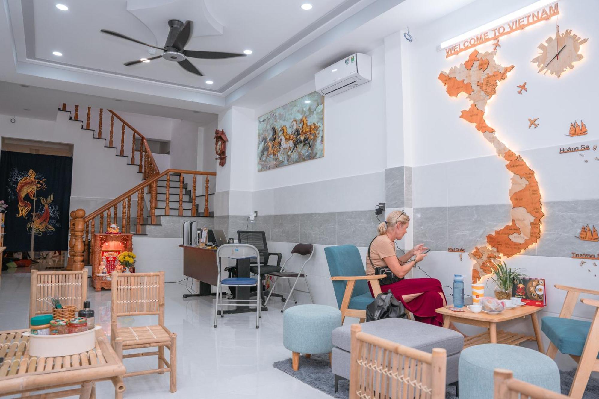 הו צ'י מין סיטי Aloha Saigon Premium Hostel By Local Travel Experts - Newly Opened, Less-Touristy Location, Spacious Rooms, Glass Shower Bathroom, Free Breakfast & Walking Tour מראה חיצוני תמונה