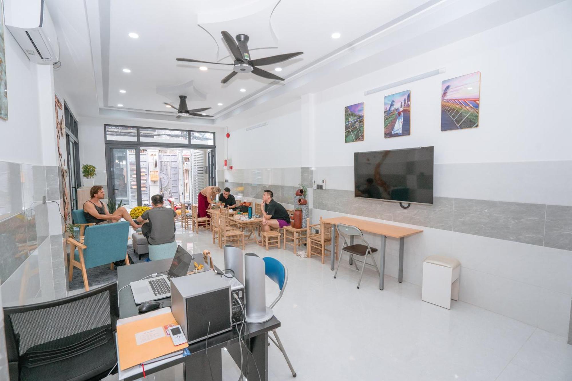 הו צ'י מין סיטי Aloha Saigon Premium Hostel By Local Travel Experts - Newly Opened, Less-Touristy Location, Spacious Rooms, Glass Shower Bathroom, Free Breakfast & Walking Tour מראה חיצוני תמונה