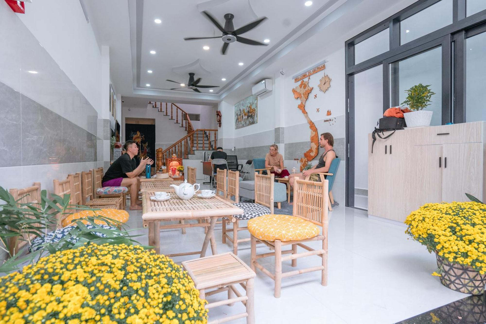 הו צ'י מין סיטי Aloha Saigon Premium Hostel By Local Travel Experts - Newly Opened, Less-Touristy Location, Spacious Rooms, Glass Shower Bathroom, Free Breakfast & Walking Tour מראה חיצוני תמונה